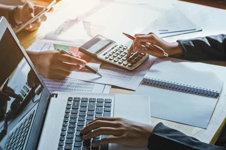 Faut-il externaliser la gestion de la paie à Bourg-en-Bresse ?